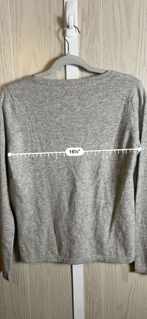 Pink Pineapple 100% Cashmere SKI Word Graphic Sweater Size Small Gray Luxury - Picture 7 of 8